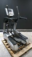 TRUE CS 400 ELLIPTICAL MACHINE