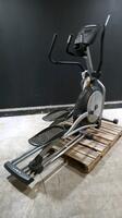 TRUE PS 900 ELLIPTICAL MACHINE