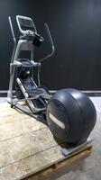 PRECOR USA EFX 576I ELLIPTICAL MACHINE