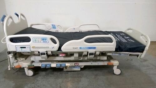 HILL-ROM P3200 VERSACARE HOSPITAL BED WITH HEAD AND FOOT BOARDS