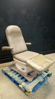 MTI 527 POWER EXAM CHAIR