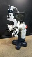 LEICA M525 NEUROSURGICAL MICROSCOPE TO INCLUDE TRIPLE MOUNT BINOCULARS EYEPIECES (10X/21) BOTTOM LENSE ON STAND