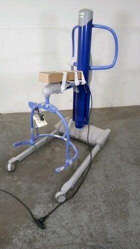 ARJO MAXI MOVE PATIENT LIFT WITH HAND CONTROL