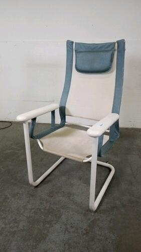 SHOWER CHAIR/COMMODE