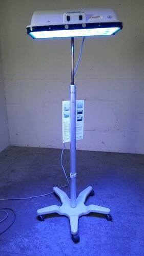 NATUS NEOBLUE LED PHOTOTHERAPY LIGHT ON ROLLING STAND