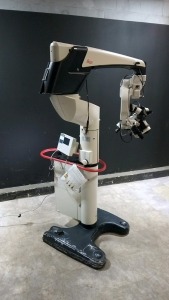 LEICA M250 NEUROSURGICAL MICROSCOPE TO INCLUDE TRIPLE MOUNT BINOCULARS WITH EYEPIECES ALL (10X/21) BOTTOM LENSE ON MS3 STAND