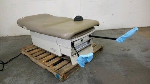 RITTER/MIDMARK 223 POWER EXAM TABLE WITH FOOT CONTROL