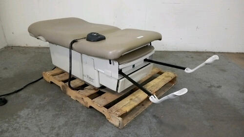 RITTER/MIDMARK 223 POWER EXAM TABLE WITH FOOT CONTROL