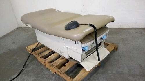 RITTER/MIDMARK 223 POWER EXAM TABLE WITH FOOT CONTROL