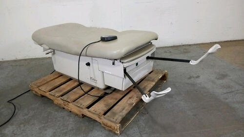 RITTER/MIDMARK 222 POWER EXAM TABLE WITH FOOT CONTROL