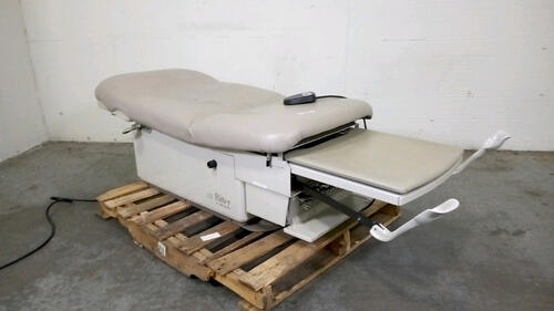 RITTER/MIDMARK 222 POWER EXAM TABLE WITH FOOT CONTROL