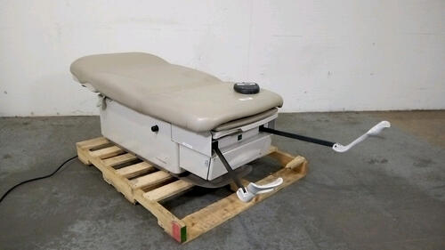 RITTER/MIDMARK 222 POWER EXAM TABLE WITH FOOT CONTROL