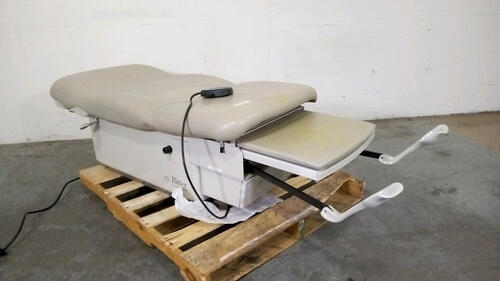 RITTER/MIDMARK 222 POWER EXAM TABLE WITH FOOT CONTROL