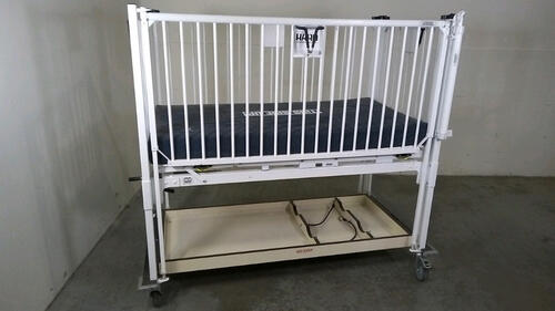 HARD INFANT CRIB