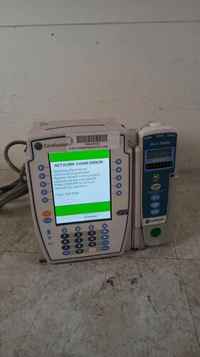 CAREFUSION ALARIS PC GUARDRAILS 8015 INFUSION PUMP WITH ALARIS 8100 PUMP MODULE