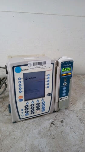 CAREFUSION ALARIS PC GUARDRAILS 8015 INFUSION PUMP WITH ALARIS 8100 PUMP MODULE