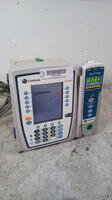 CAREFUSION ALARIS PC GUARDRAILS 8015 INFUSION PUMP WITH ALARIS 8100 PUMP MODULE