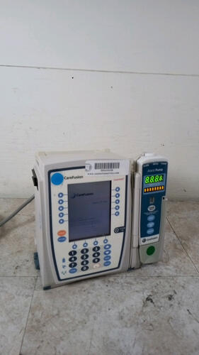 CAREFUSION ALARIS PC GUARDRAILS 8015 INFUSION PUMP WITH ALARIS 8100 PUMP MODULE