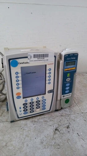 CAREFUSION ALARIS PC GUARDRAILS 8015 INFUSION PUMP WITH ALARIS 8100 PUMP MODULE