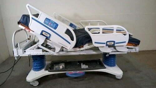 STRYKER 3005 S3 HOSPITAL BED WITH FOOTBOARD (IBED AWARENESS,BED EXIT,SCALE)