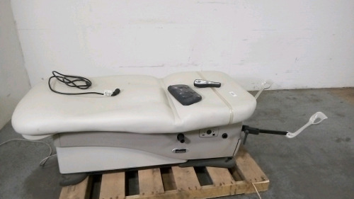 MIDMARK 625 POWER EXAM TABLE WITH WIRELESS HAND AND FOOT CONTROLS