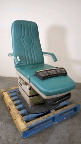 MIDMARK PODIATRY 417 POWER EXAM CHAIR WITH FOOT CONTROL