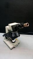 WESCO LAB MICROSCOPE WITH 4 OBJECTIVES