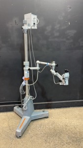 CARL ZEISS OPMI 1 SURGICAL MICROSCOPE TO INCLUDE SINGLE MOUNT BINOCULAR WITH EYEPIECES BOTH (12,5X) BOTTOM LENSE (F 400) ON STAND
