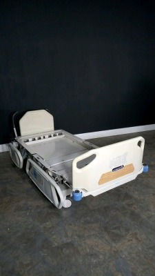 HILL-ROM TOTAL CARE SPORT 2 HOSPITAL BED