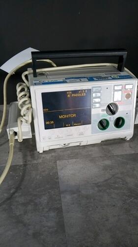ZOLL M SERIES BIPHASIC DEFIB WITH PADDLES,BATTERY, ECG