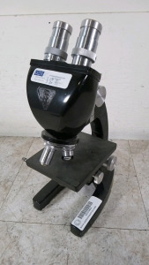 BAUSCH & LOMB LAB MICROSCOPE WITH 2 EYEPIECES (20X W.F.) AND 3 OBJECTIVES (43X, 10X, 3.5X)