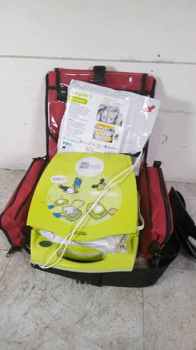 ZOLL AEDPLUS PORTABLE DEFIB