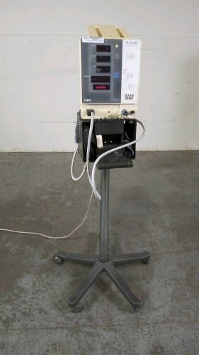 IVAC 4200 VITAL CHECK MONITOR