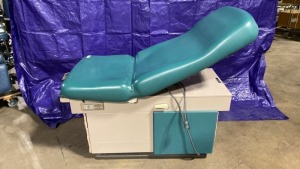 MIDMARK 307 EXAM TABLE W/FOOTSWITCH