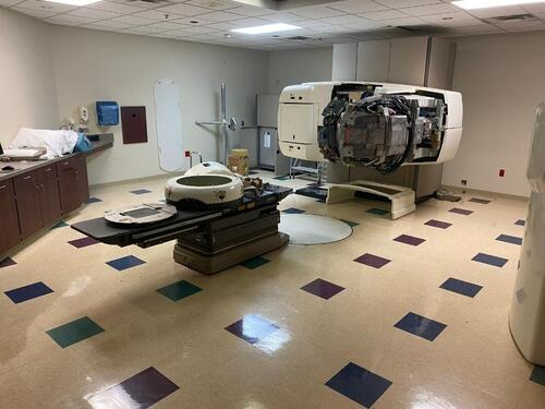 VARIAN LINAC LINEAR ACCELERATOR (2004) (DETAILED PICTURES PROVIDED)