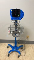 GE DINAMAP V100 PATIENT MONITOR ON ROLLING STAND