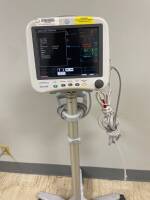 GE DASH 4000 PATIENT MONITOR ON ROLLING STAND