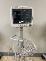 GE DASH 4000 PATIENT MONITOR ON ROLLING STAND