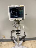 GE DASH 4000 PATIENT MONITOR ON ROLLING STAND