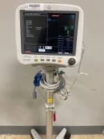 GE DASH 4000 PATIENT MONITOR ON ROLLING STAND