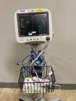 GE DASH 4000 PATIENT MONITOR ON ROLLING STAND