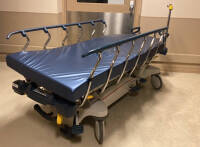 STRYKER 1005 STRETCHER W/ DIGITAL SCALE (D.O.M. 03/06)