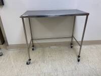 STAINLESS STEEL TABLE