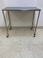 STAINLESS STEEL TABLE