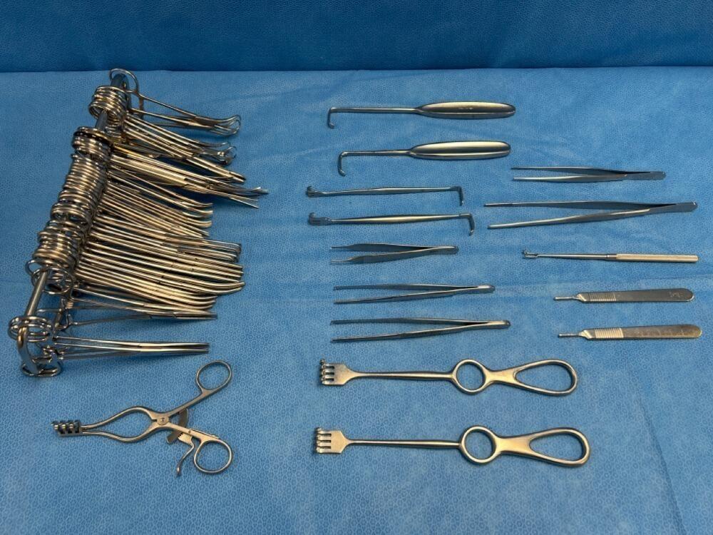 SMALL DISSECTING INSTRUMENT SET