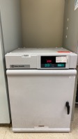 FISHER SCIENTIFIC ISOTEMP INCUBATOR