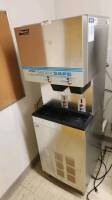 FOLLETT WATER AND ICE DISPENSING MACHINE W/ SENSOR SAFE