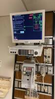 GE SOLAR 8000M PATIENT MONITOR SYSTEM W/ TRAM-RAC 4A, TRAM 451M MODULE, CHROMAMAXX 17CDYS2W MONITOR