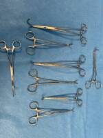 LOT OF VASCULAR CLAMPS