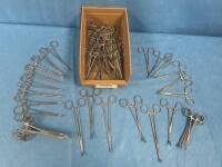 LOT OF CURVED FORCEPS